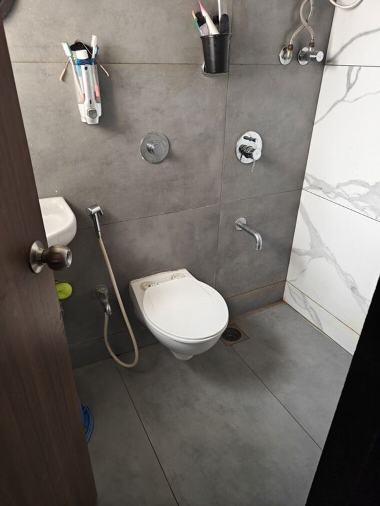 Bathroom, unnati-woods-chs 2 Bedroom 900 Sq.Ft. Apartment In Kasarvadavali Thane 10769121