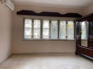 Room in 2 BHK Apartment at Bandra West – for Rent