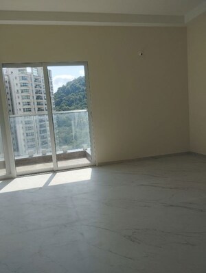 Room in 3 BHK Apartment at Kumar Megapolis Mystic, Hinjewadi – for Rent