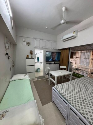 Studio Apartment For Rent in Pali Hill Apartment, Bandra West