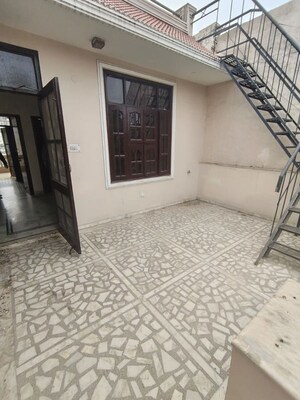 6+ BHK Independent House – Exterior View View at Maharani Bagh - for Rent