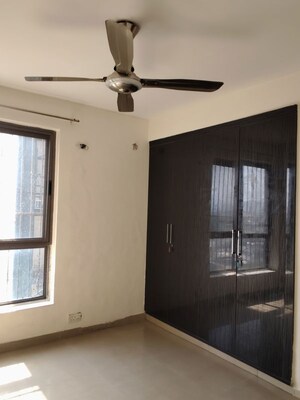 Room in 3 BHK Apartment at Unitech Uniworld Gardens 2, Sector 47 – for Rent