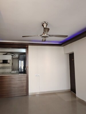 Room in 3 BHK Apartment at Unitech Uniworld Gardens 2, Sector 47 – for Rent