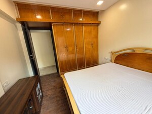 Room in 2 BHK Apartment at Bandra West – for Rent