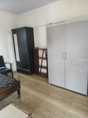 Room in 3 BHK Builder Floor at RWA Apartments Sector 40, Sector 40 – for Rent