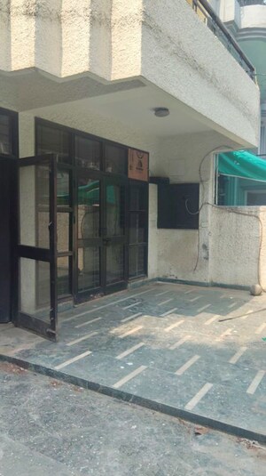 Room in 4 BHK Independent House at RWA Apartments Sector 30, Sector 30 – for Rent