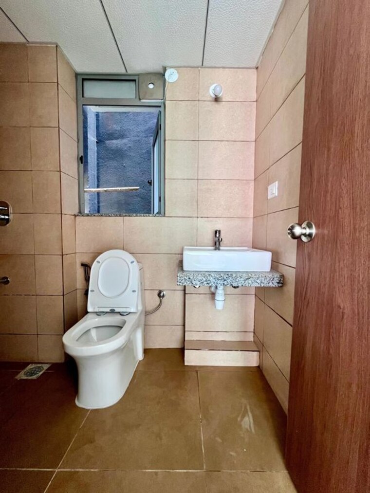 Bathroom, kalpataru-immensa 1 Bedroom 550 Sq.Ft. Apartment In Kolshet Road Thane 10769241