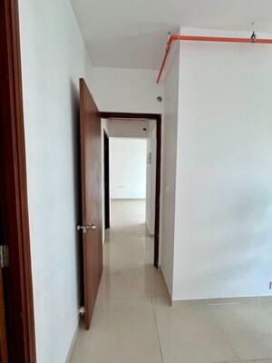 Room in 1 BHK Apartment at Kalpataru Immensa, Kolshet Road – for Sale