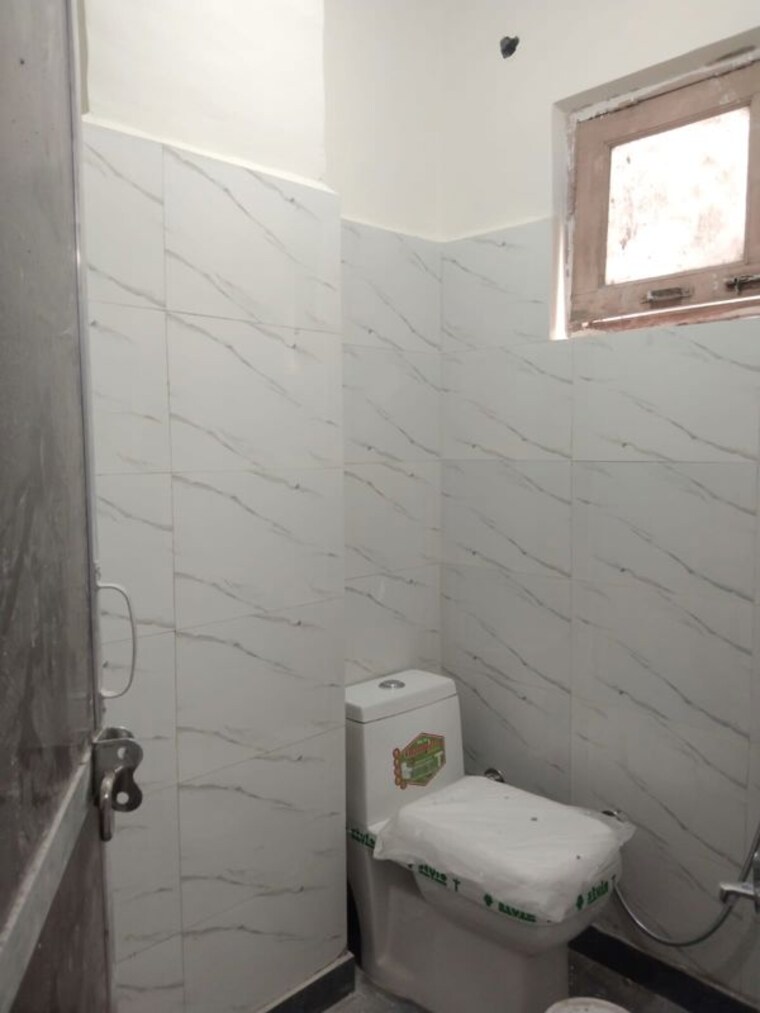 Bathroom, neb sarai 2 Bedroom 850 Sq.Ft. Builder Floor In Neb Sarai Delhi 10769265