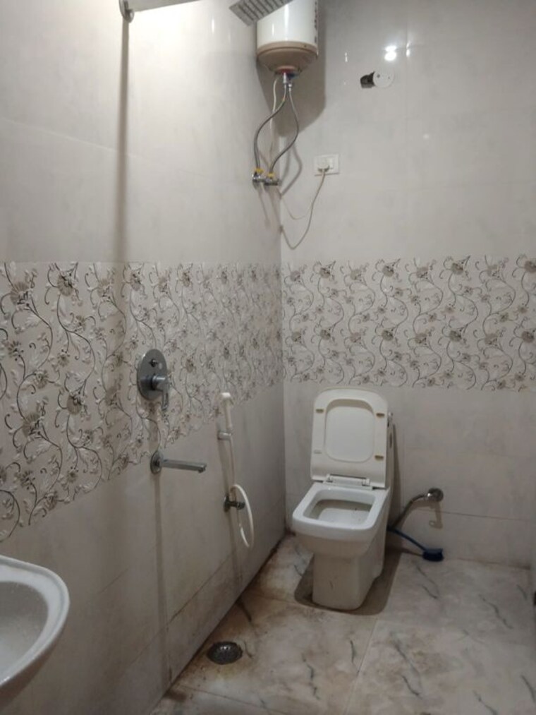 Bathroom, neb sarai 2 Bedroom 850 Sq.Ft. Builder Floor In Neb Sarai Delhi 10769265