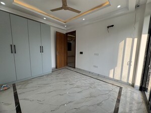 Room in 3 BHK Apartment at Chattarpur – for Rent