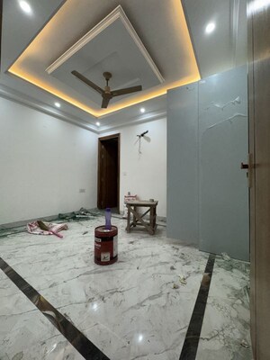 Room in 3 BHK Apartment at Chattarpur – for Rent