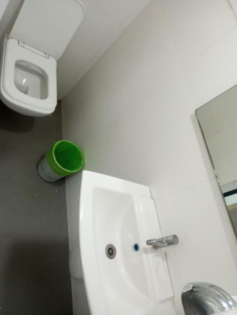 Bathroom, solitaire-corporate-park Commercial Office Space 2700 Sq.Ft. In Andheri East Mumbai 10767925