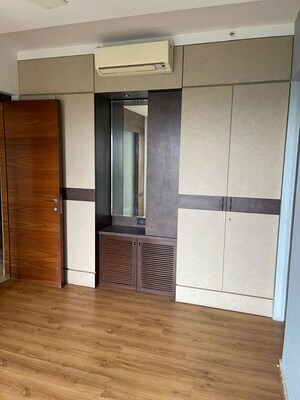 Room in 3 BHK Apartment at Lodha Fiorenza, Goregaon East – for Rent