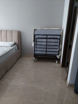 Room in 2 BHK Apartment at Hiranandani Castle Rock, Powai – for Rent
