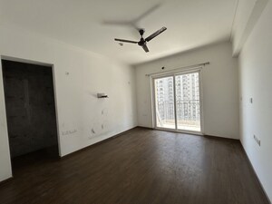 Room in 3 BHK Apartment at Tata Eureka Park, Sector 150 – for Rent