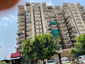 2 BHK Apartment For Sale in OP Floridaa, Sector 82