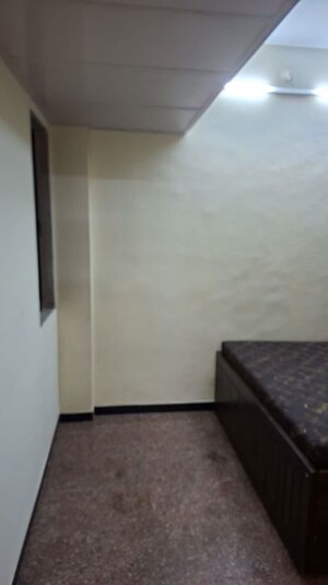 Room in 2 BHK Apartment at Dhiraj Building, Andheri East – for Rent