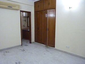 Room in 3 BHK Builder Floor at Malviya Nagar – for Rent