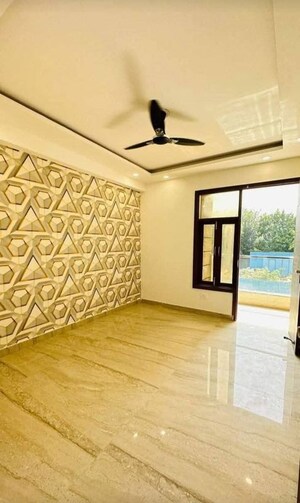 Room in 3 BHK Builder Floor at Malviya Nagar – for Rent