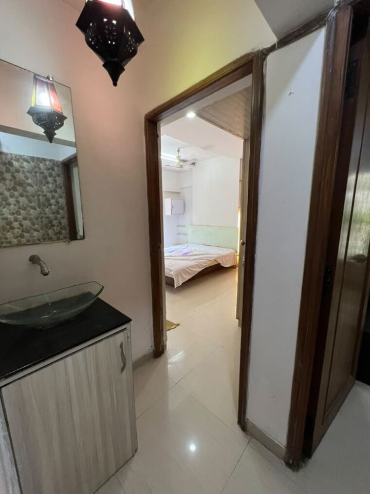 Bathroom, suyog-darshan-apartment 3 Bedroom 1000 Sq.Ft. Apartment In Andheri West Mumbai 10769460