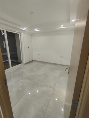 Room in 3 BHK Apartment at Roseate Homes, Ghazipur – for Sale