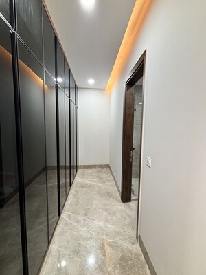 Furnished Amenities in 4 BHK Builder Floor at Shanti Kunj – for Rent