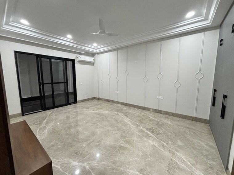Room, shanti kunj 4 Bedroom 400 Sq.Yd. Builder Floor In Shanti Kunj Delhi 10751429