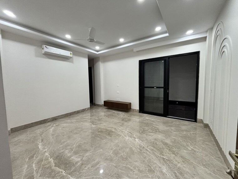 Room, shanti kunj 4 Bedroom 400 Sq.Yd. Builder Floor In Shanti Kunj Delhi 10751429