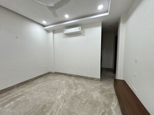 Room in 4 BHK Builder Floor at Shanti Kunj – for Rent