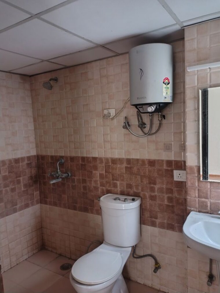 Bathroom, amrapali-centurian-park 2 Bedroom 1055 Sq.Ft. Apartment In Tech Zone 4 Greater Noida Greater Noida 10769562