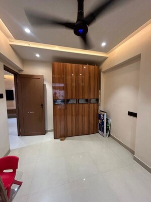 Room in 4 BHK Apartment at Borivali West – for Sale