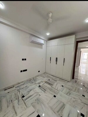 Room in 3 BHK Builder Floor at Greater Kailash I – for Rent