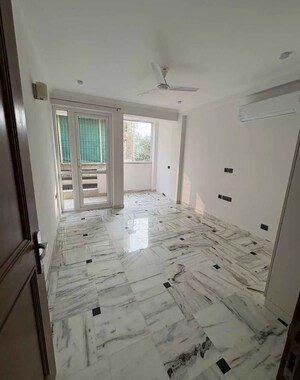 Room in 3 BHK Builder Floor at Greater Kailash I – for Rent