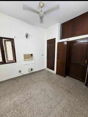 Room in 4 BHK Apartment at Sarvodaya Enclave – for Rent