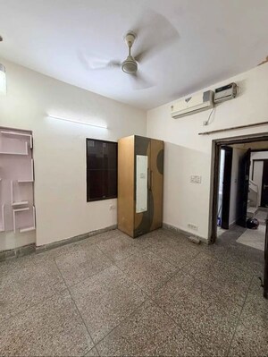 Room in 4 BHK Apartment at Sarvodaya Enclave – for Rent