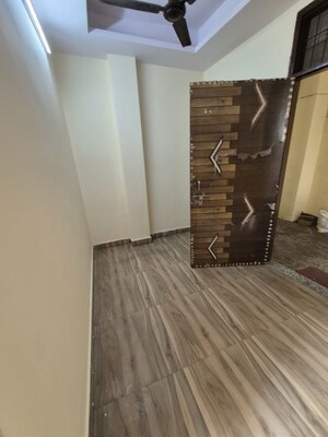 Room in 2.5 BHK Builder Floor at Mayur Vihar – for Rent