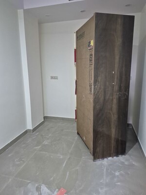 Room in 2.5 BHK Builder Floor at Mayur Vihar – for Sale