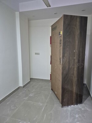 Room in 2.5 BHK Builder Floor at Mayur Vihar – for Sale