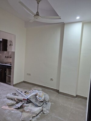 Room in 2.5 BHK Builder Floor at Mayur Vihar – for Sale