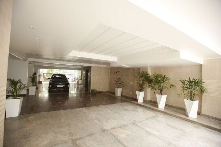  Parking, sector 15 6 Bedroom 502 Sq.Yd. Independent House In Sector 15 Gurgaon 10769792
