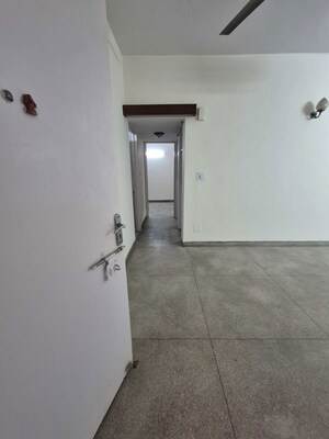 Room in 1.5 BHK Apartment at Mayur Vihar – for Sale
