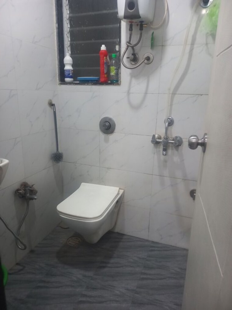 Bathroom, kapad bazar 1.5 Bedroom 350 Sq.Ft. Apartment In Kapad Bazar Mumbai 10769859