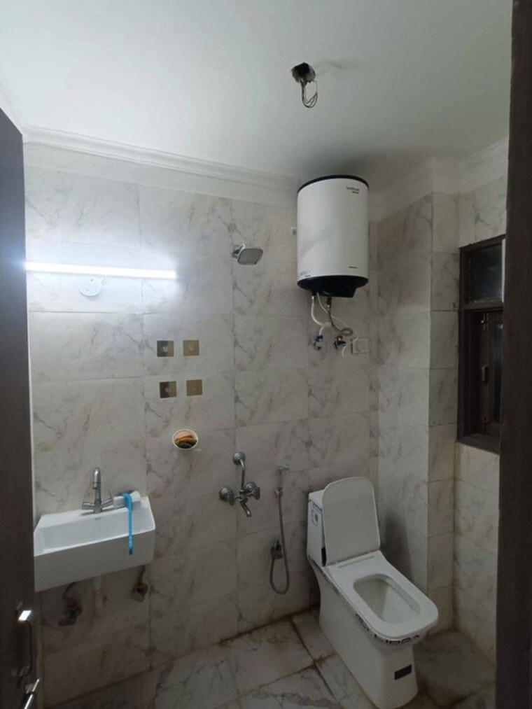 Bathroom, chattarpur 2 Bedroom 1000 Sq.Ft. Apartment In Chattarpur Delhi 10769930