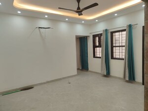 Room in 3 BHK Apartment at Unitech South City II, Sector 50 – for Sale