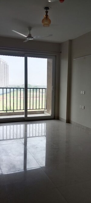 Room in 3 BHK Apartment at Tata Eureka Park, Sector 150 – for Rent