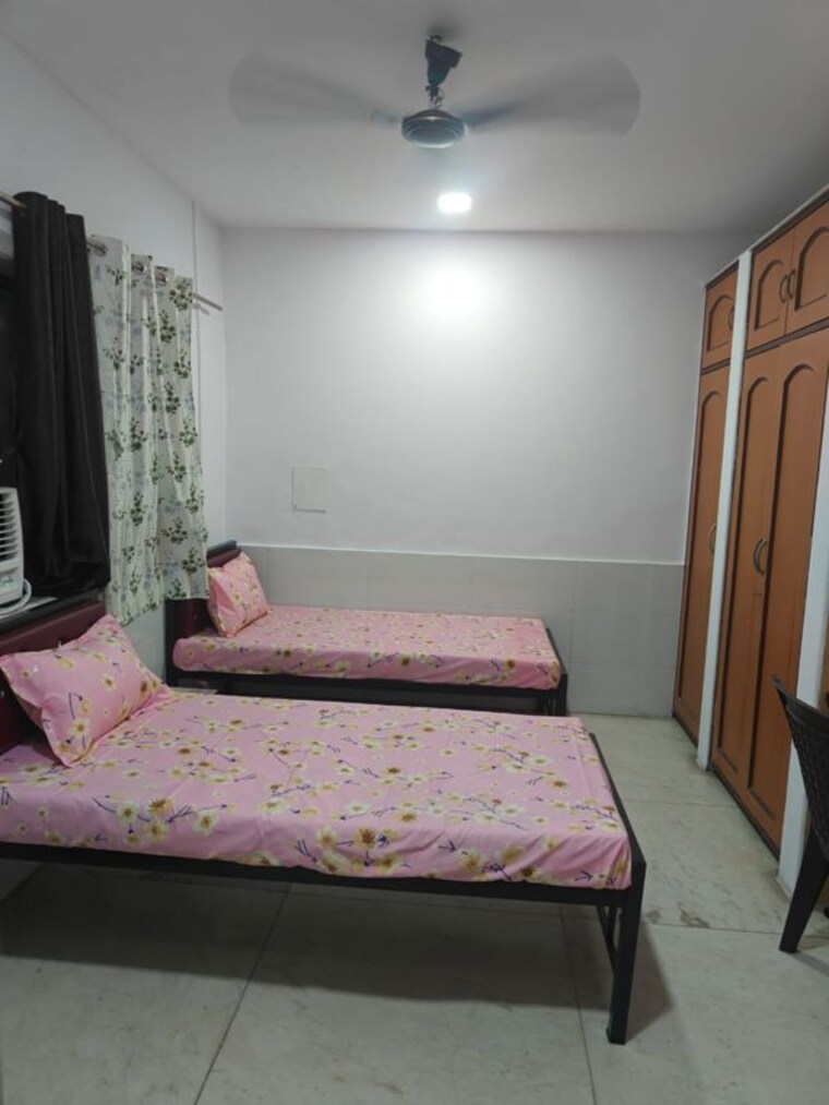 Bedroom, ghatkopar east Pg For Boys & Girls In Ghatkopar East 10769973