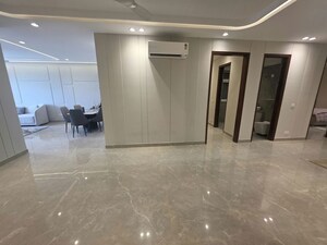 Room in 4 BHK Builder Floor at Sector 88a – for Sale