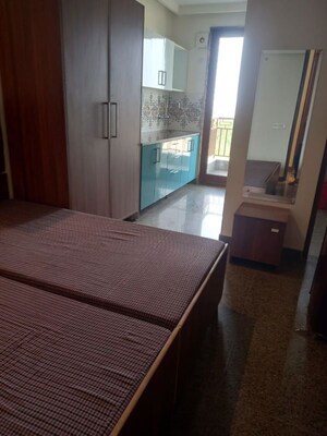 1 RK Builder Floor For Rent in Sector 21