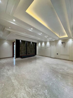 Building Lobby in 4 BHK Builder Floor at Ashok Vihar – for Sale